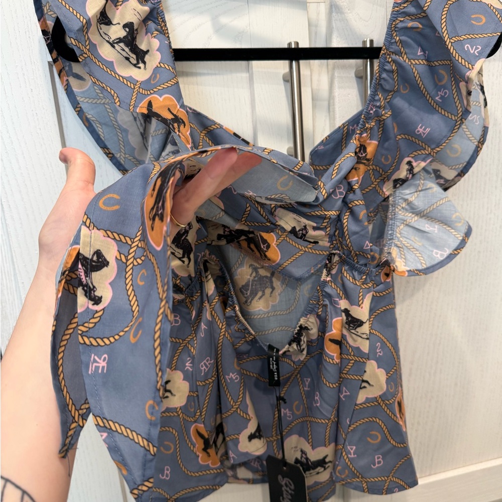 2 Fly Co flutter sleeve top - Picture 2 of 5